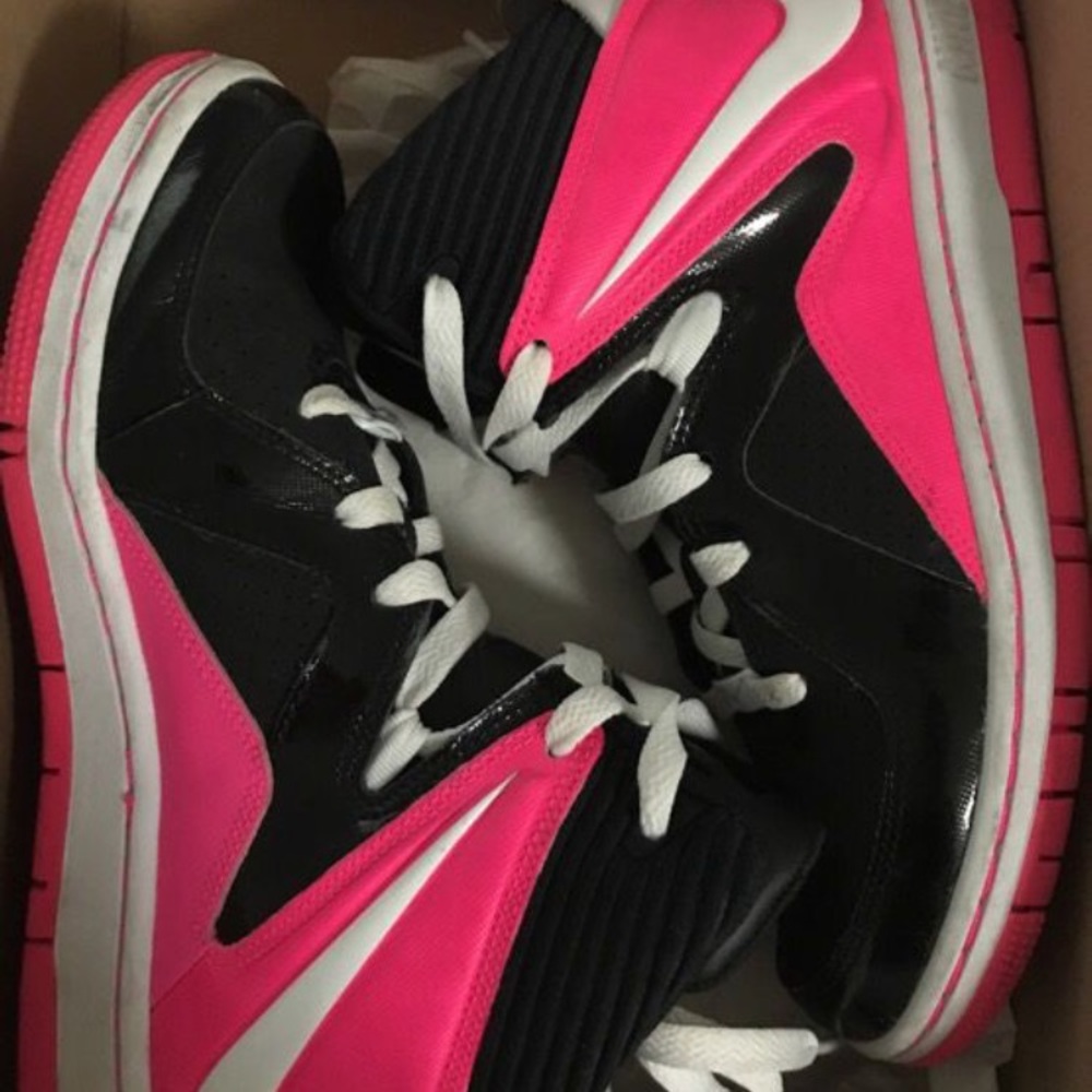 Nike court invader